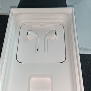 Brand new Apple earphones